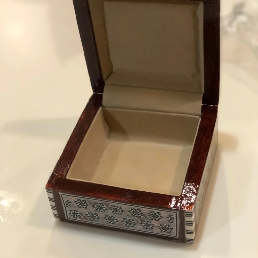 Beautiful jewelry box - Picture 2 of 6